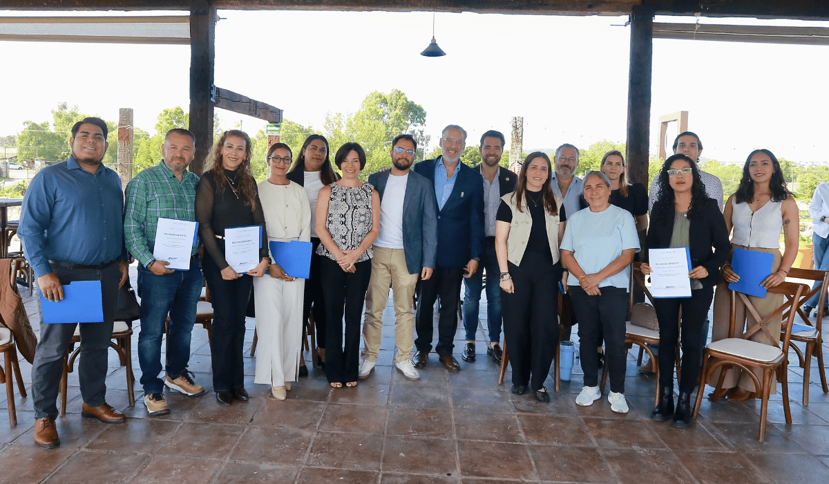 Capacitan a empresarios del sector vitivinícola y quesero con diplomado humanista