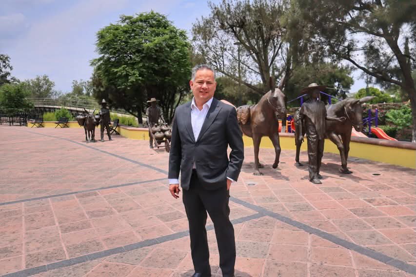 Santiago Nieto se registra para buscar la coordinación estatal de la 4T en Querétaro