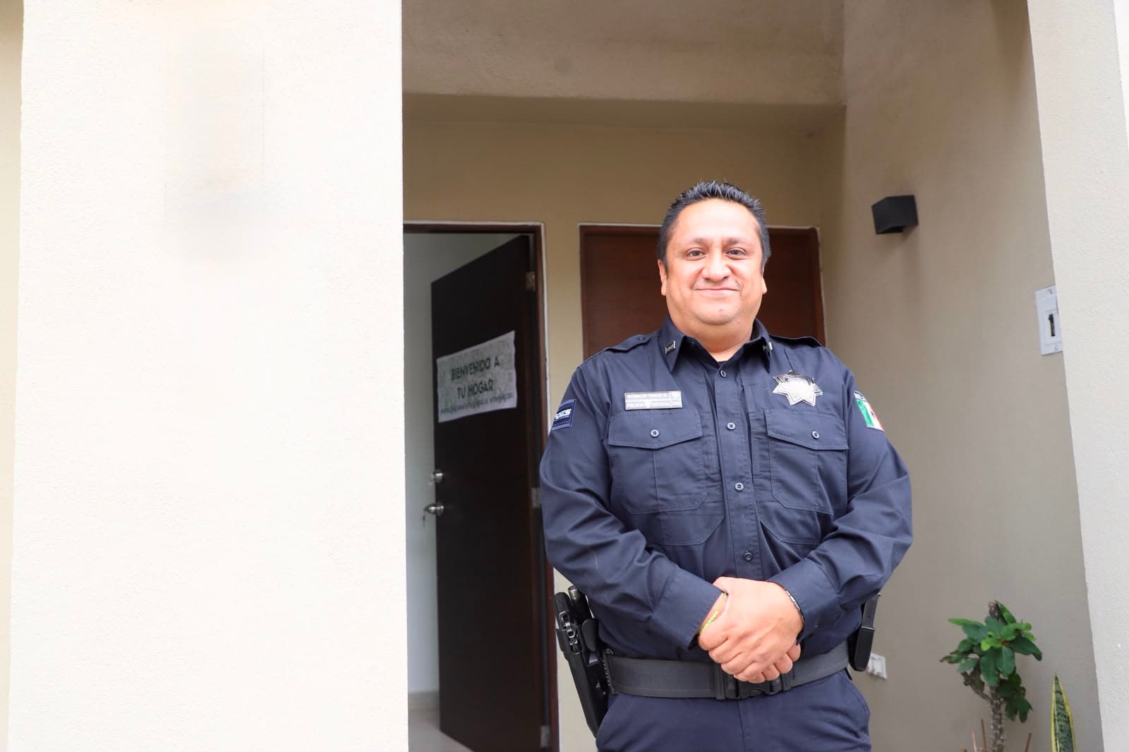 “Aún no me la creo”: Rogelio Trejo recibe su casa como Policía del Año